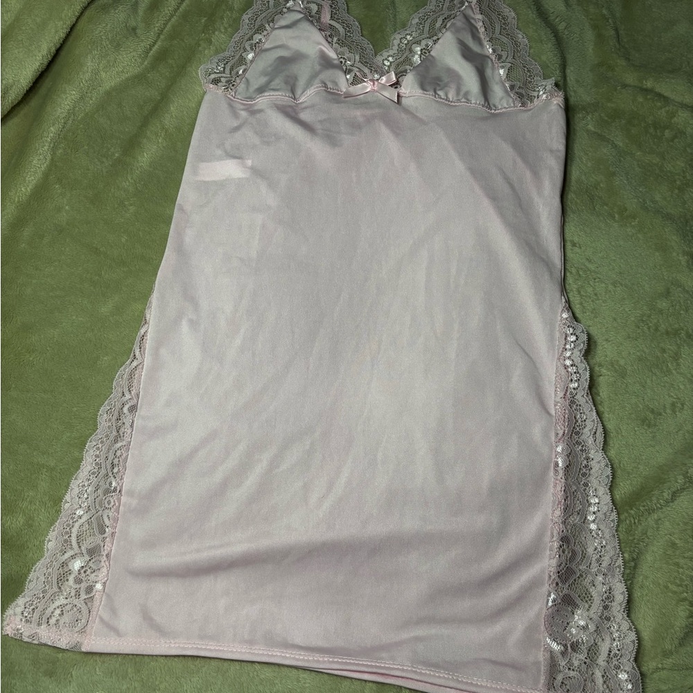 Elegant Lace Trim Chemise in Soft Pink